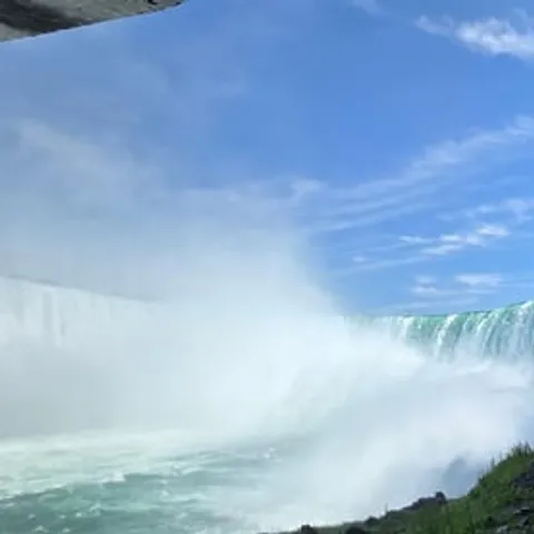 Horseshoe Falls seen from the Canadian shore